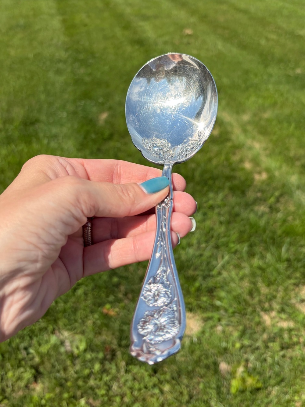 WR Keystone Oneida Silverplate Carnation 8.75 Inch Solid Smooth Casserole Spoon